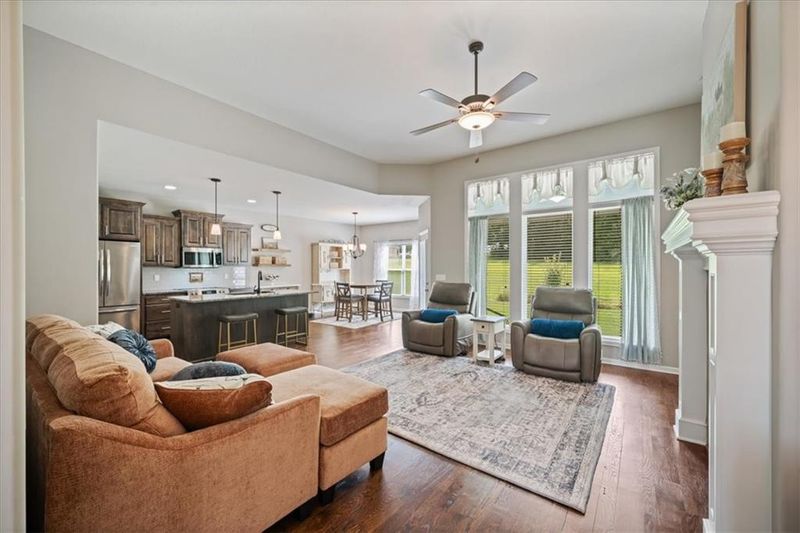 2005 Creek View Ln, Raymore, MO 64083