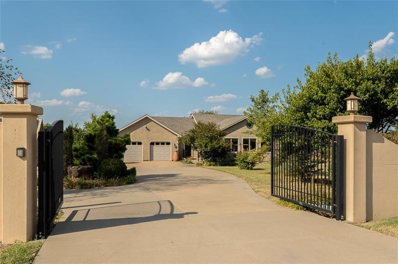 2152 N 700 Rd, Eudora, KS 66025
