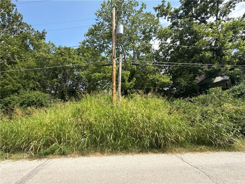 11328 E Lexington Ave, Independence, MO 64054