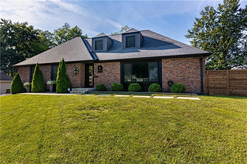 17905 E Cheyenne Dr, Independence, MO 64056