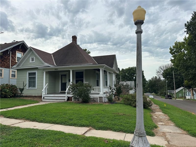 1601 Bloom St, Lexington, MO 64067