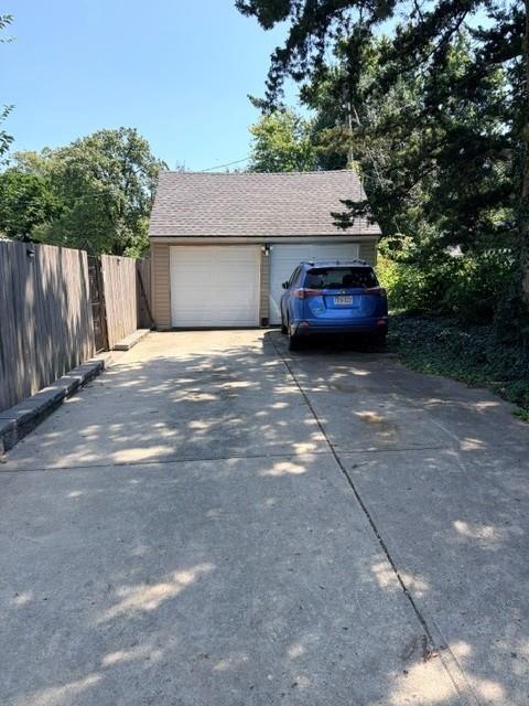 601 E 69 St, Kansas City, MO 64131