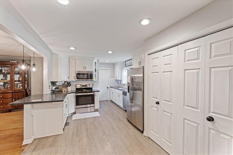 5729 Parallel Pw, Kansas City, KS 66104