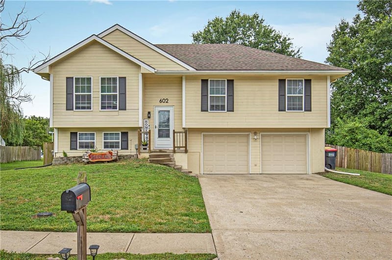602 Woodson St, Kearney, MO 64060
