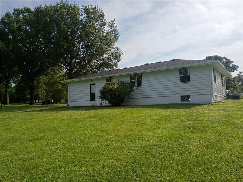 1013 N Alanthus Ave, Stanberry, MO 64489
