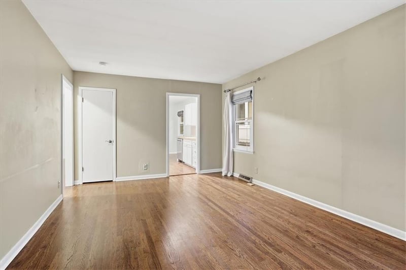 7934 Main St, Kansas City, MO 64114