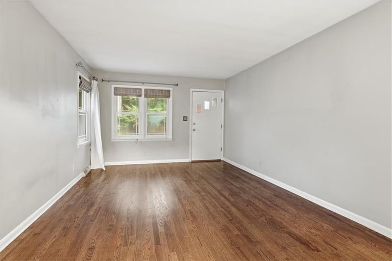 7934 Main St, Kansas City, MO 64114