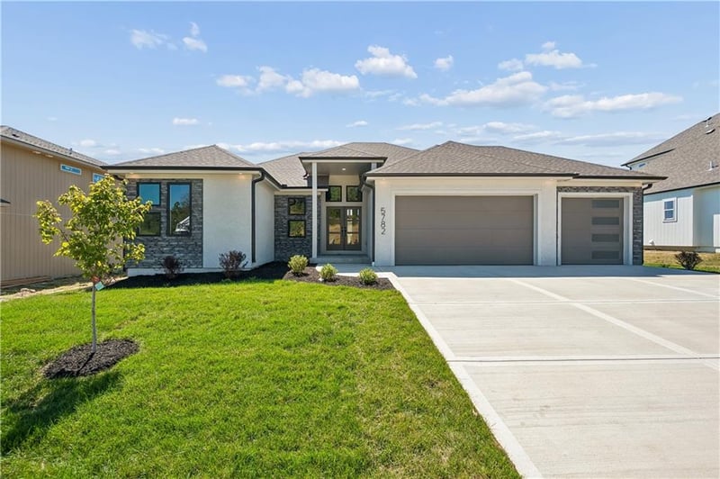 5782 NW Black Oak Ct, Parkville, MO 64152