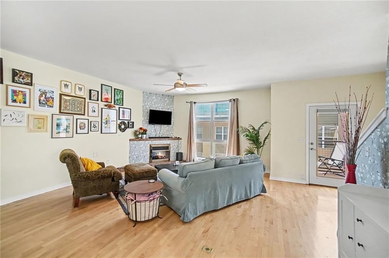 4561 Madison Ave, Kansas City, MO 64111