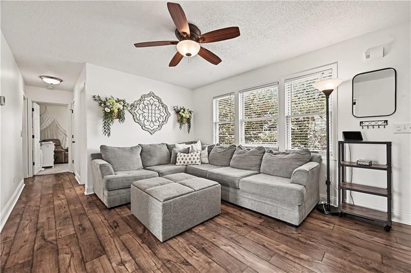 401 NW 71st St, Kansas City, MO 64118