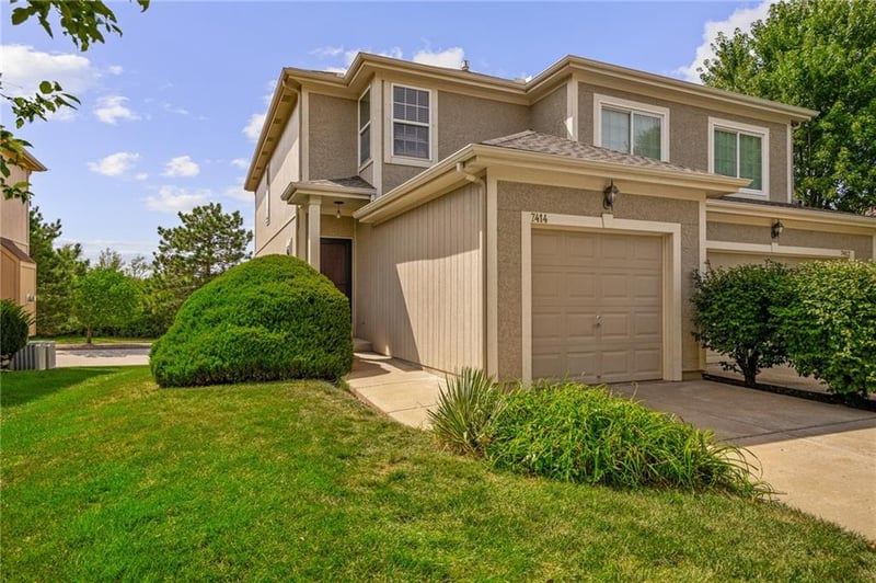 7414 Mccoy St, Shawnee, KS 66227