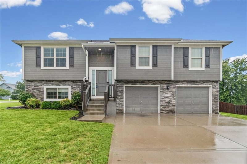 19304 Switchgrass Ct, Smithville, MO 64089