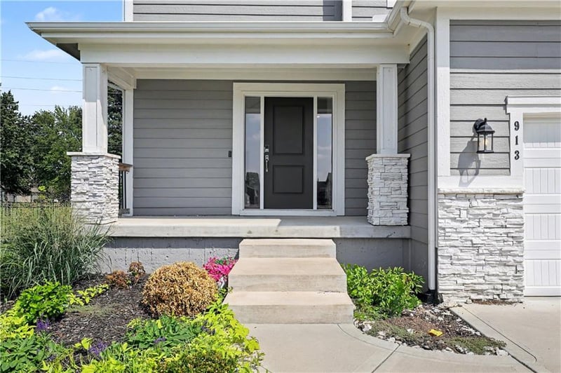 913 NE Ravenwood Ter, Lee's Summit, MO 64086
