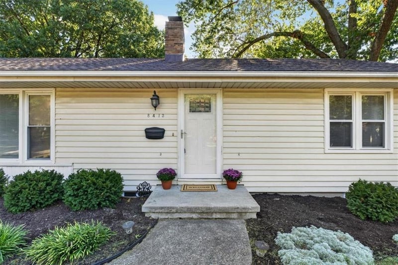 8413 Russell St, Overland Park, KS 66212