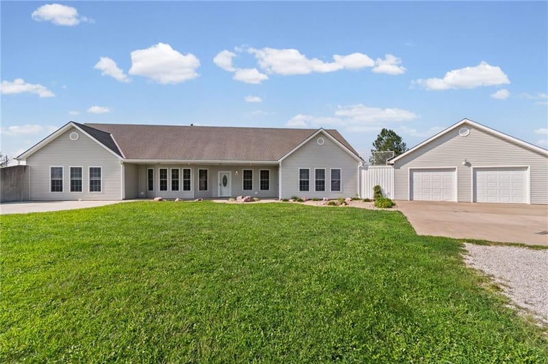 1330 270th St, Lathrop, MO 64465
