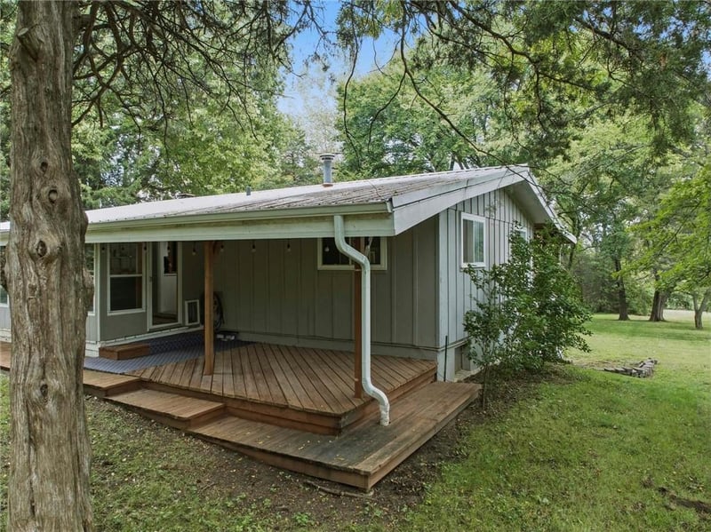 978 E 1587 Rd, Lawrence, KS 66046