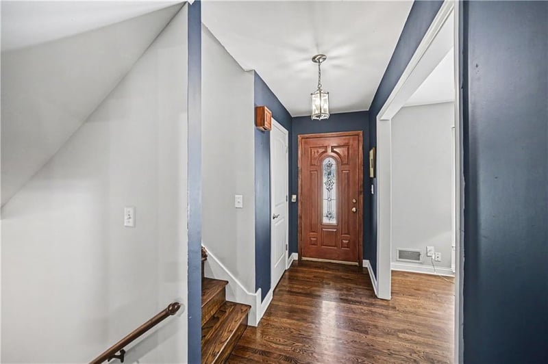 7419 Booth St, Prairie Village, KS 66208