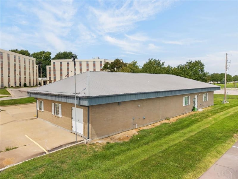 2601 S Hub Dr, Independence, MO 64055