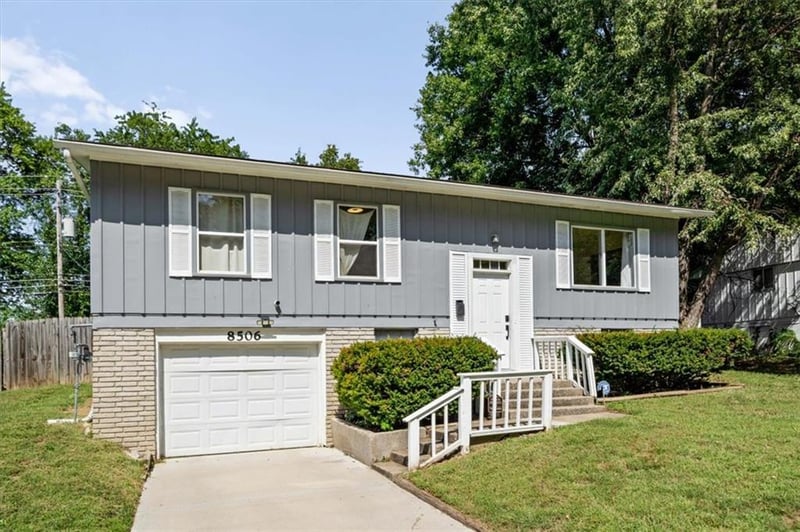 8506 E 91st St, Kansas City, MO 64138