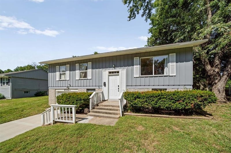 8506 E 91st St, Kansas City, MO 64138