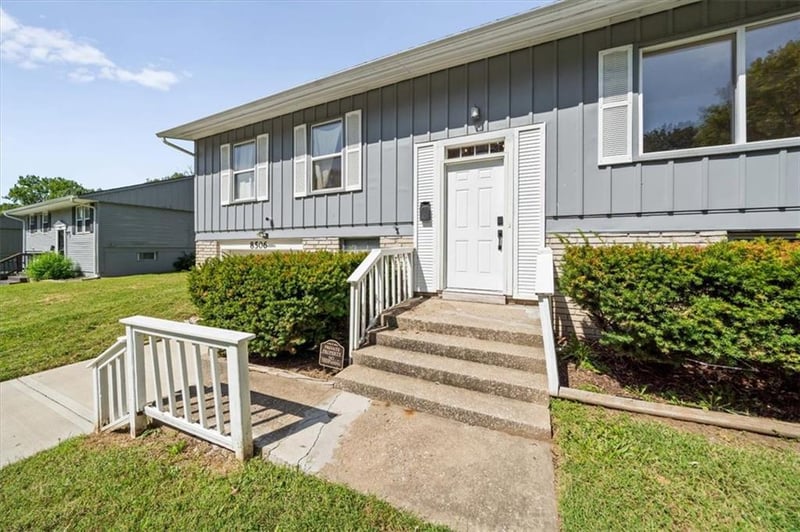 8506 E 91st St, Kansas City, MO 64138