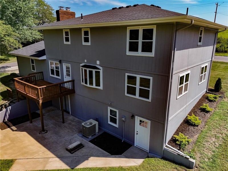 5602 S 40th St, St Joseph, MO 64503