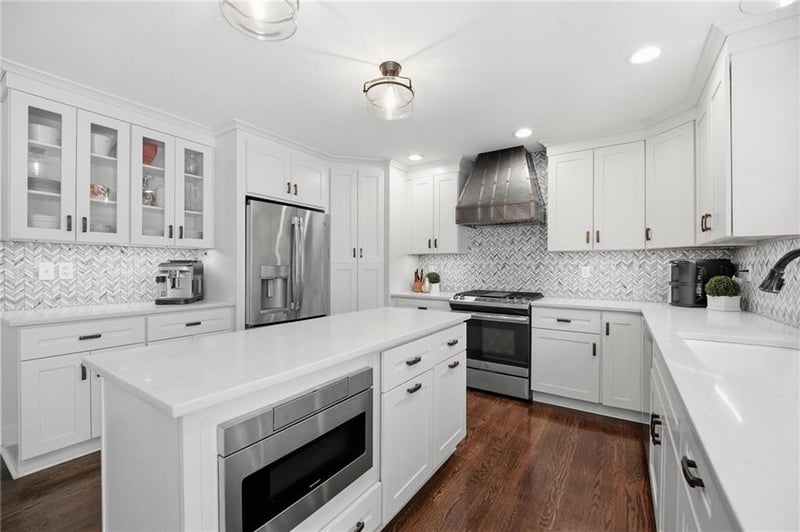 5305 W 83rd St, Prairie Village, KS 66208