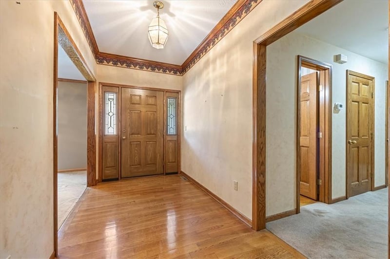 413 N Park Dr, Raymore, MO 64083
