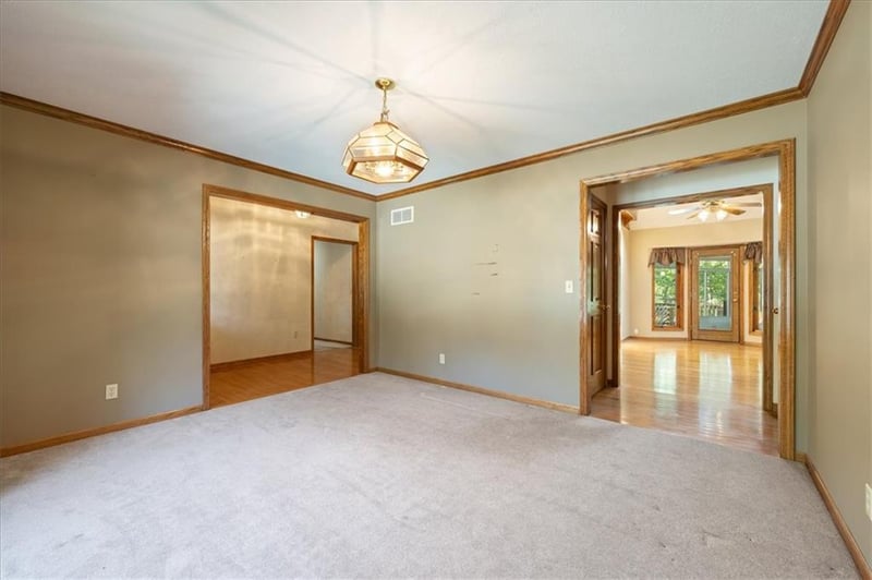 413 N Park Dr, Raymore, MO 64083