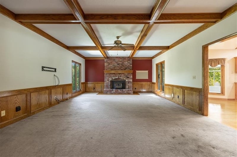 413 N Park Dr, Raymore, MO 64083