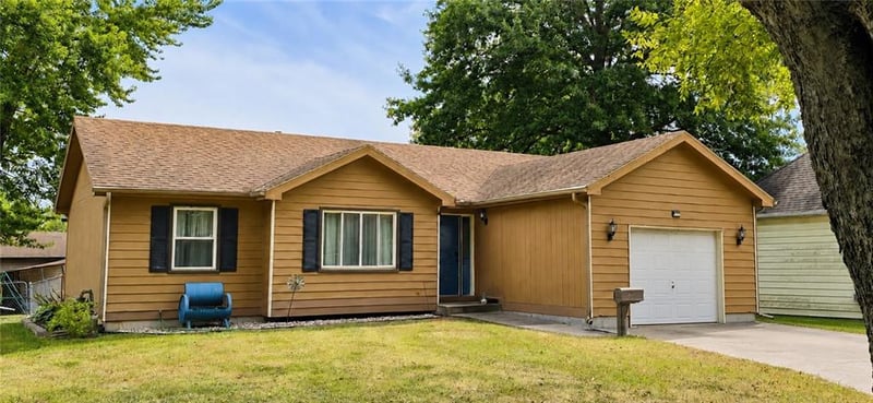 823 S Sycamore St, Ottawa, KS 66067
