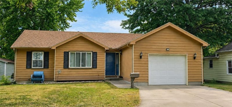 823 S Sycamore St, Ottawa, KS 66067