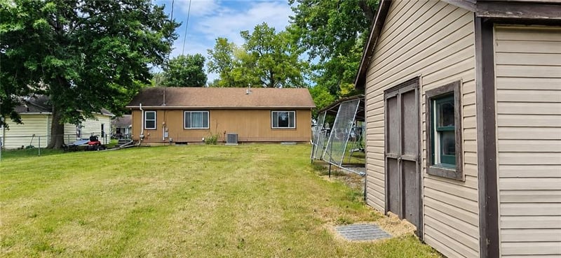 823 S Sycamore St, Ottawa, KS 66067