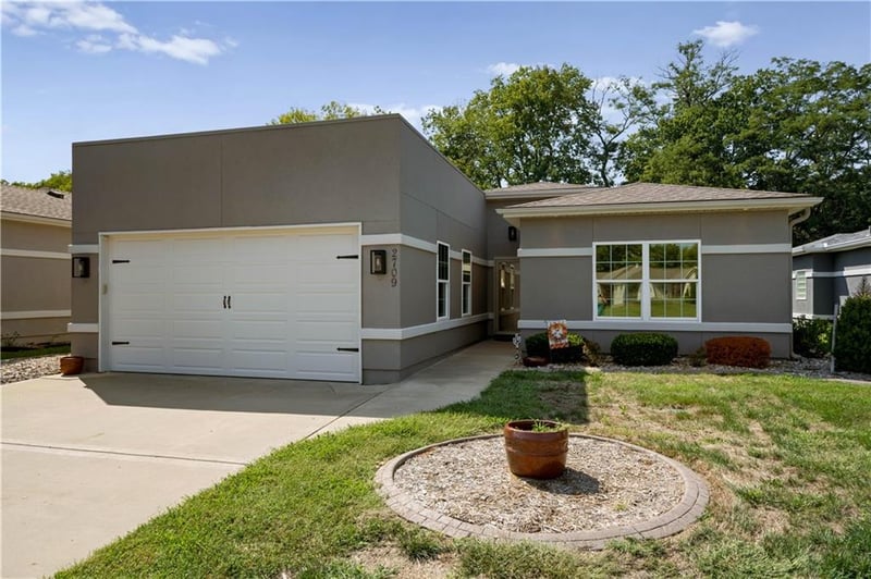 2709 NE Sonora Valley Dr, Blue Springs, MO 64014