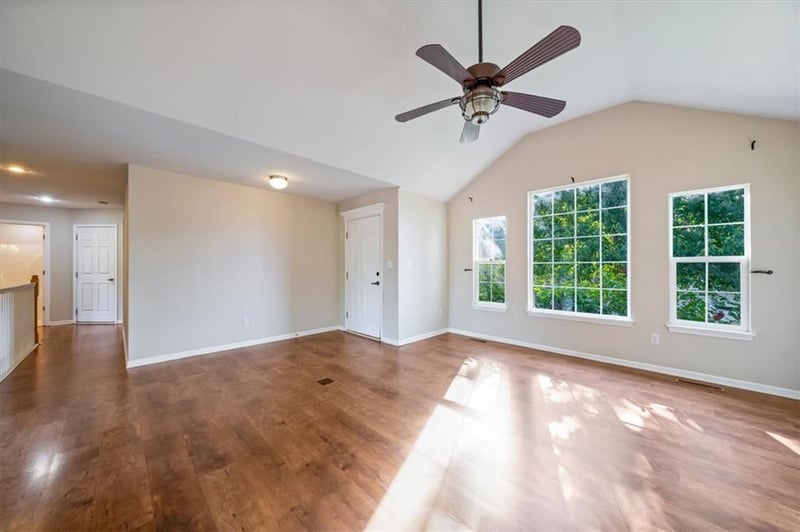 805 SW Bobcat St, Oak Grove, MO 64075