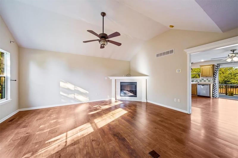 805 SW Bobcat St, Oak Grove, MO 64075