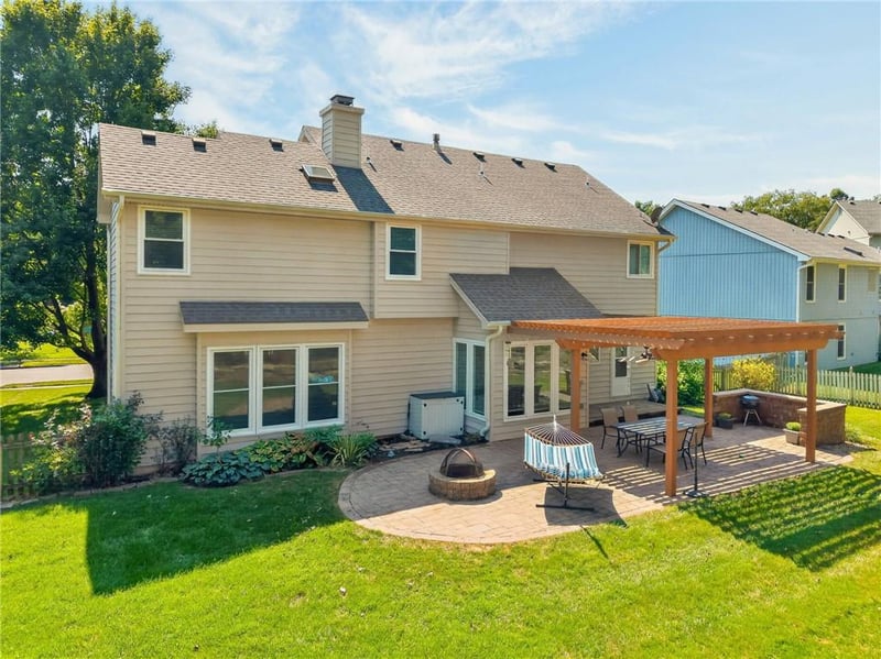 1312 Hillary Dr, Liberty, MO 64068