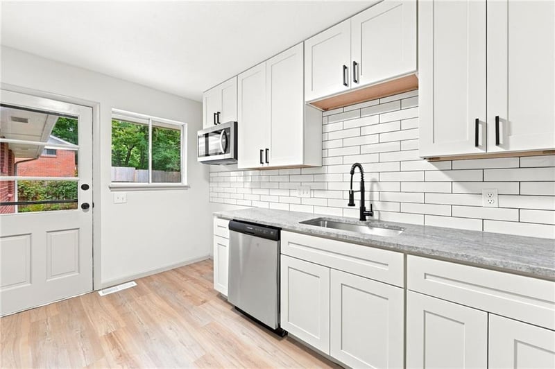 7913-15 Grandview St, Overland Park, KS 66204