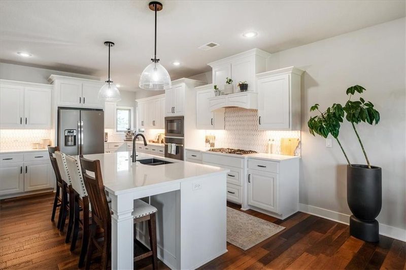 1908 NE Catalina Ave, Lee's Summit, MO 64064