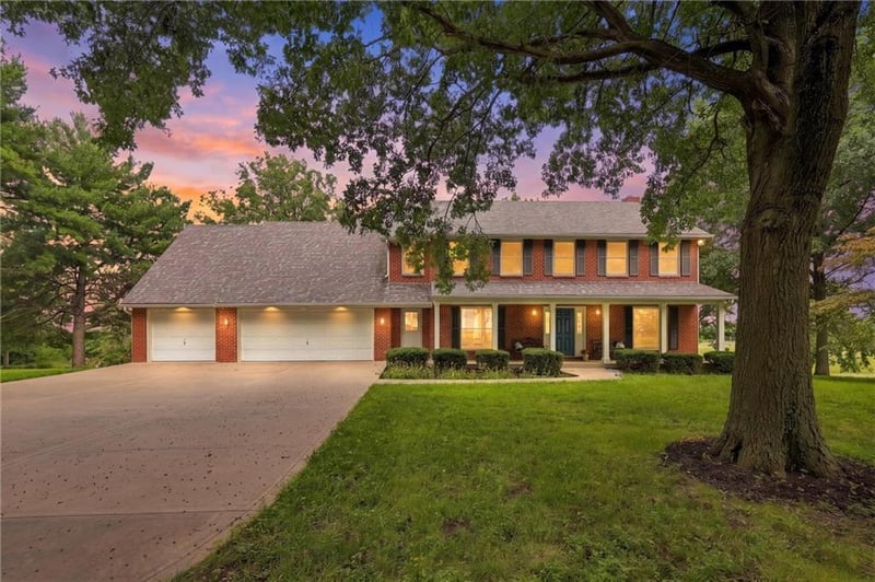 10423 Ridgeview Ave, Liberty, MO 64068