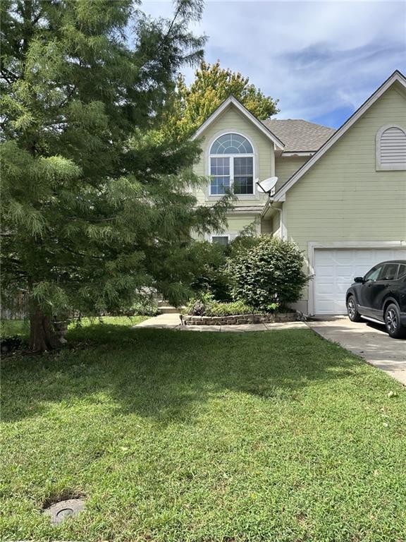 978 E Pineview St, Olathe, KS 66061
