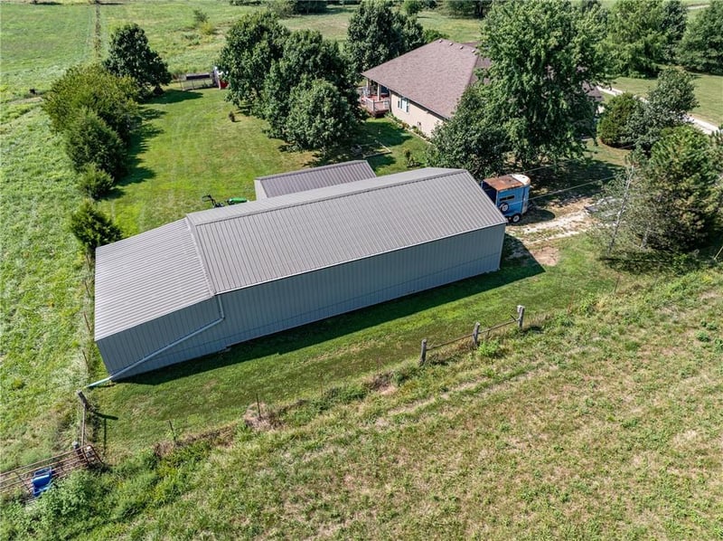 186 NE 901p Rd, Clinton, MO 64735