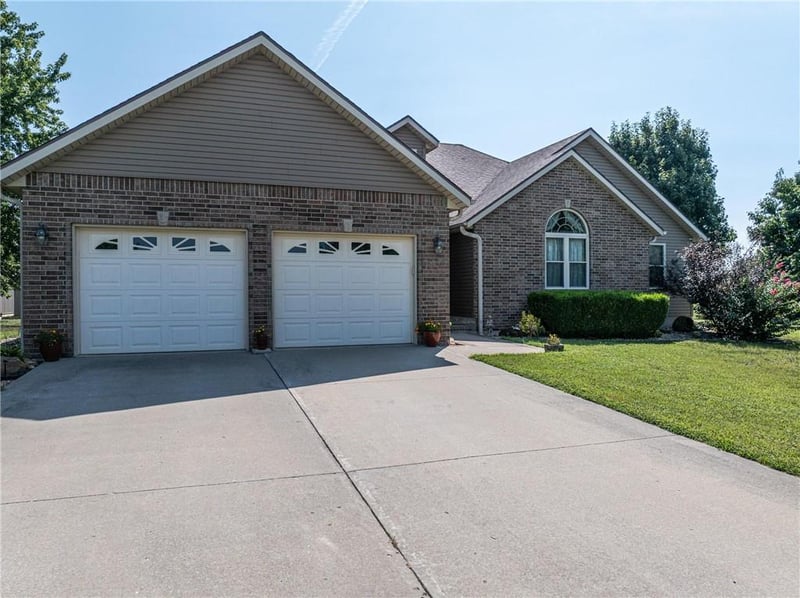 186 NE 901p Rd, Clinton, MO 64735
