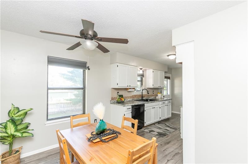 806 Covey Dr, Peculiar, MO 64078