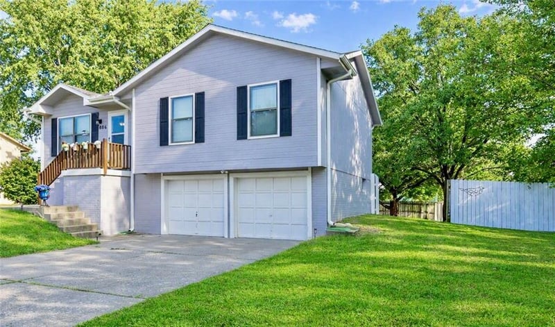 806 Covey Dr, Peculiar, MO 64078