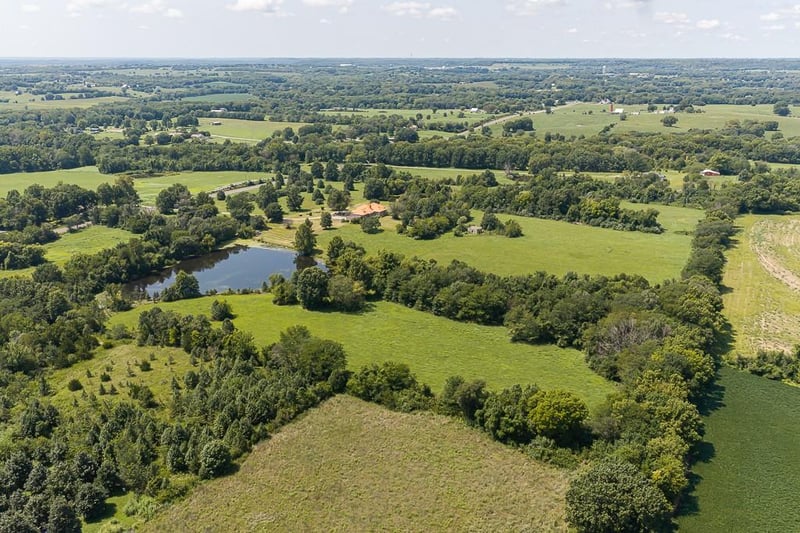 20100 Evans Rd, Tonganoxie, KS 66086