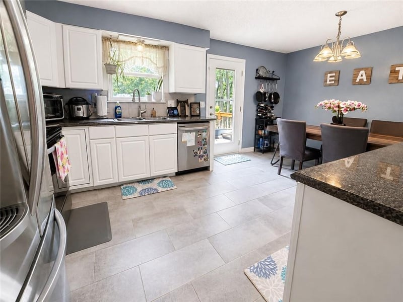 1209 NW Golfview Dr, Grain Valley, MO 64029
