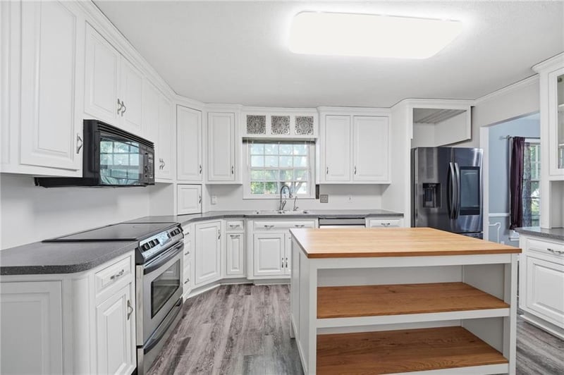 1002 E Willow Dr, Olathe, KS 66061