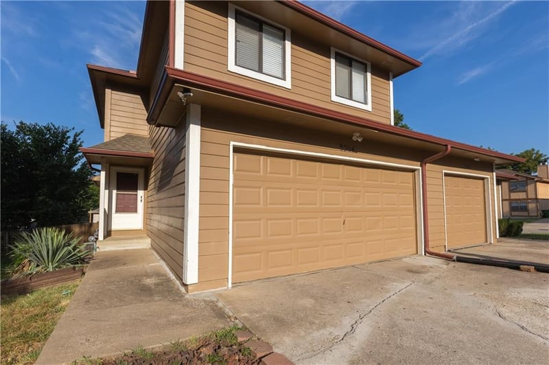 8500 Ditzler Ave, Raytown, MO 64138