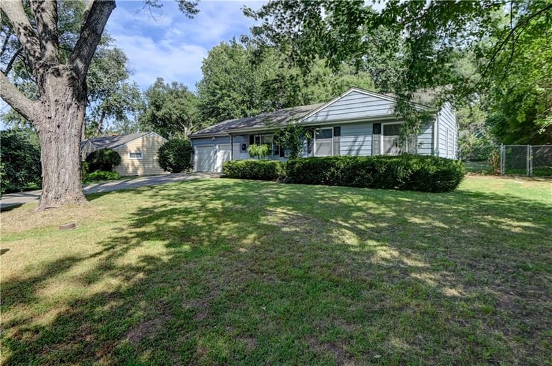 9704 E 81st St, Raytown, MO 64138